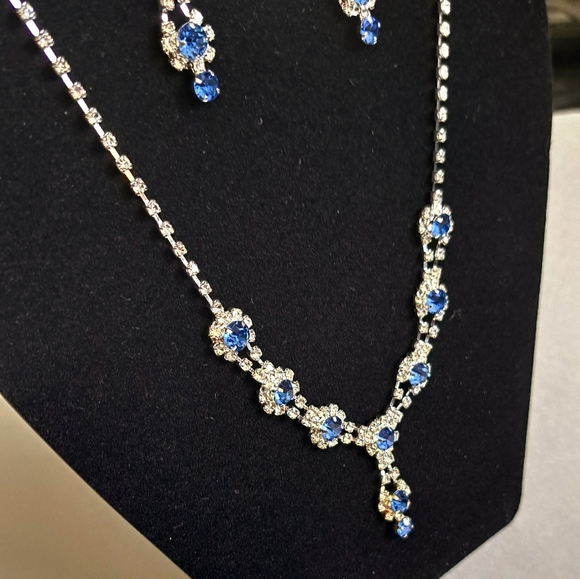 FASHION JEWELRY COLLECTION NECKLACE AND EARRINGS SET IN A BEAUTIFUL BLUE TOPAZ - Picture 4 of 4